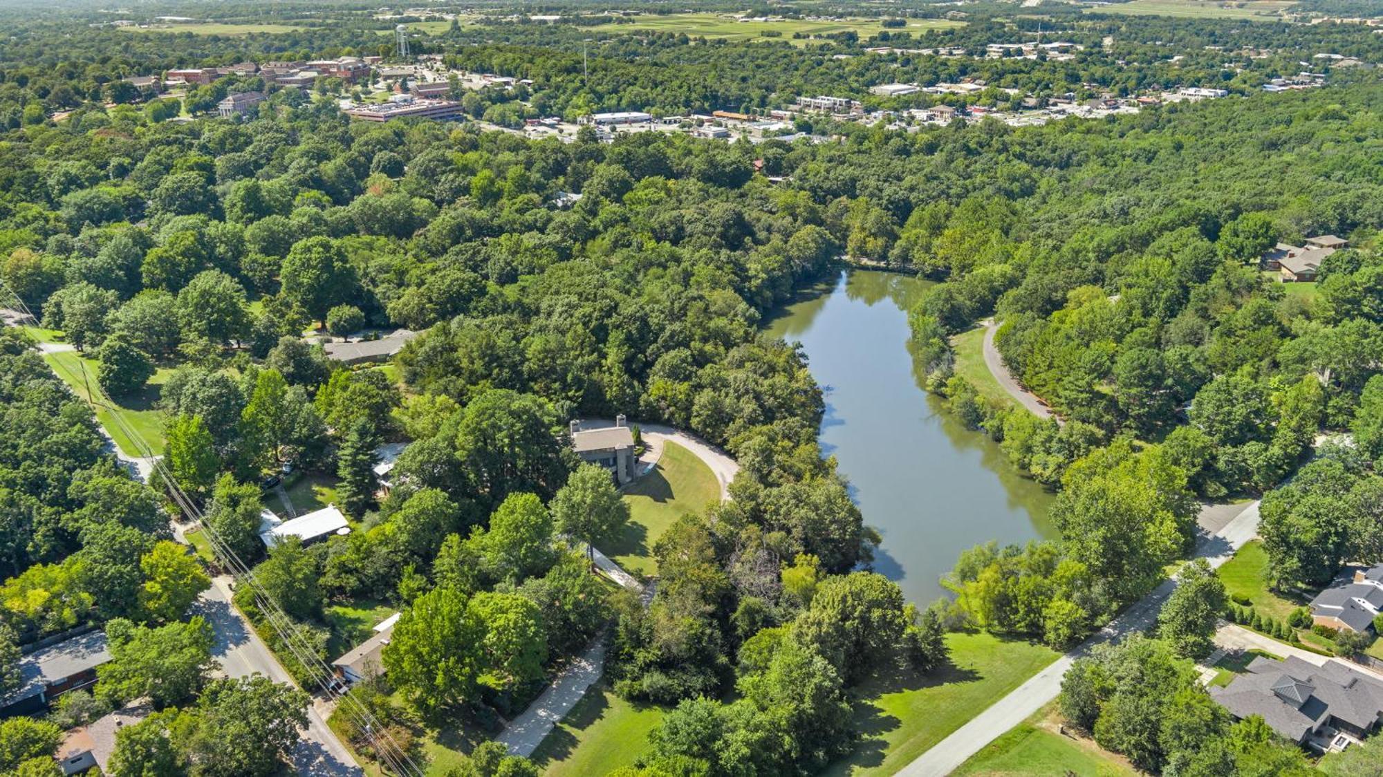 Lucille-5 Min To Dt & Uofa-Serene Nature Views Villa Fayetteville Eksteriør billede